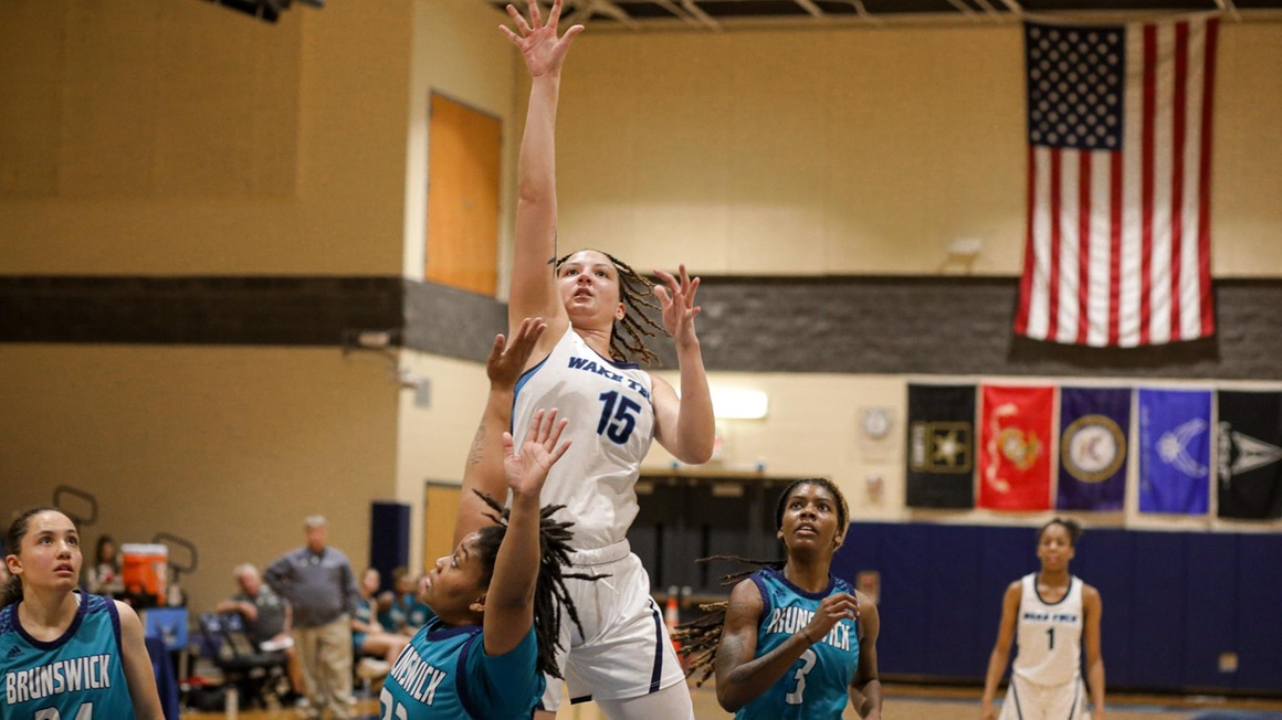 Women's Basketball advances to quarterfinals with win over Brunswick