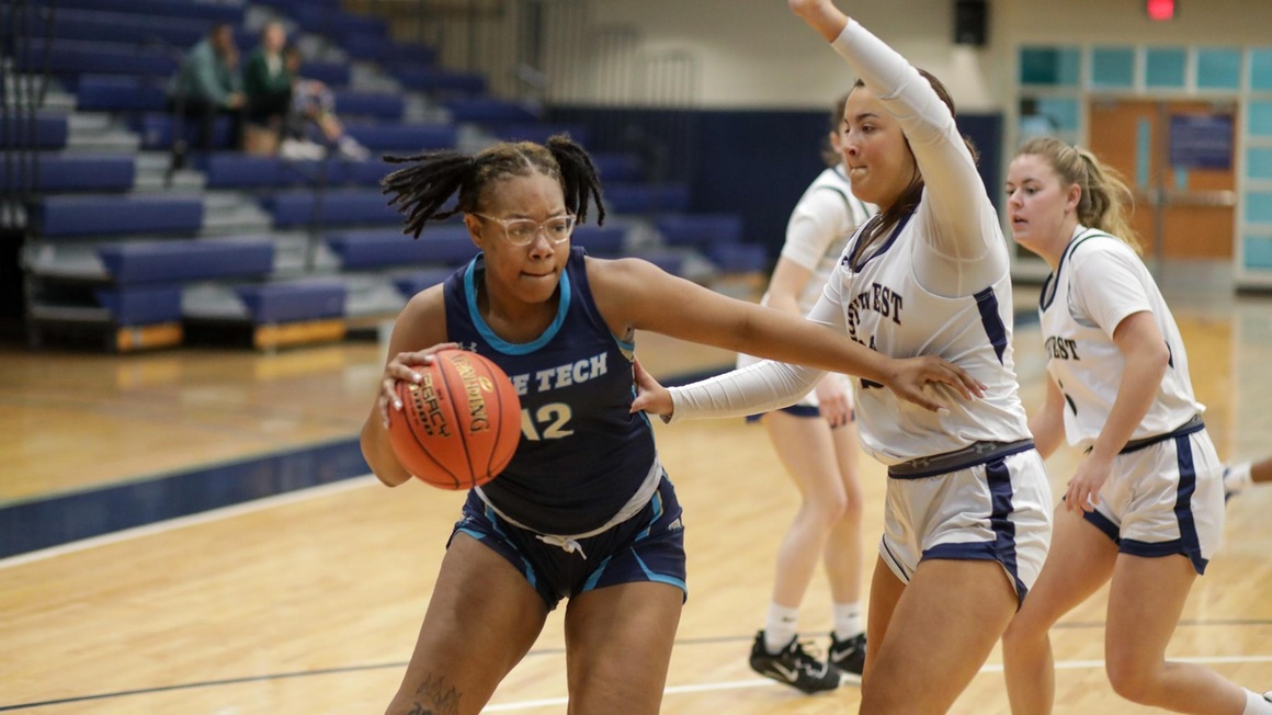 Season comes to an end for Women's Basketball in Region 10 Quarterfinals