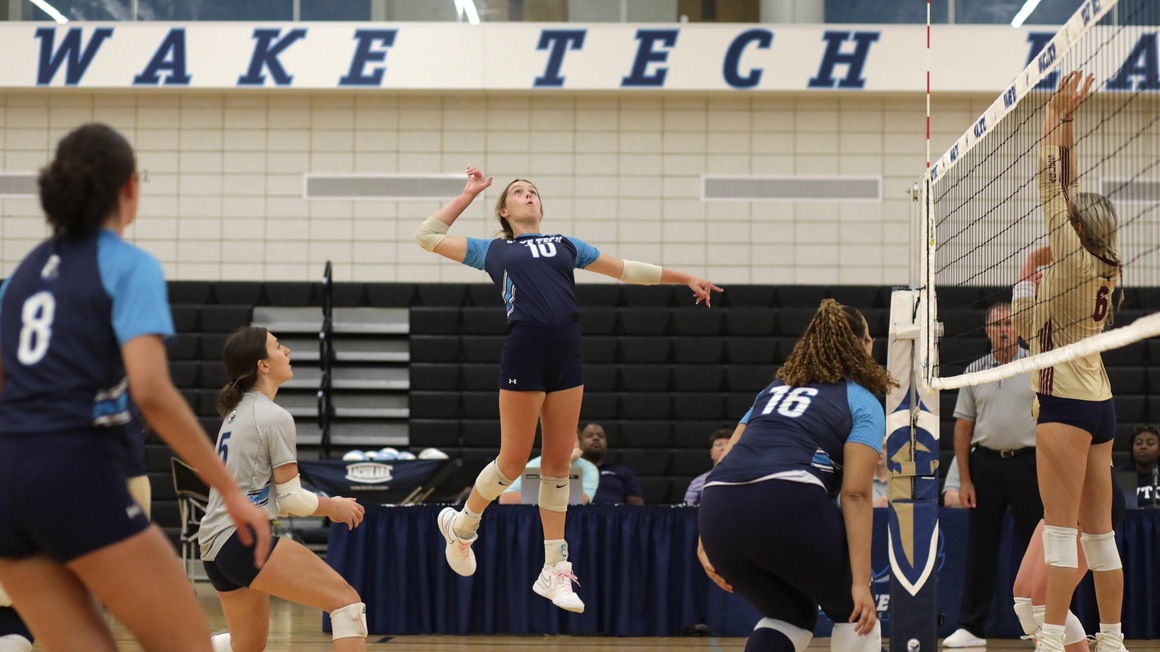 Volleyball improves to 4-1 with victory over Southwest Virginia