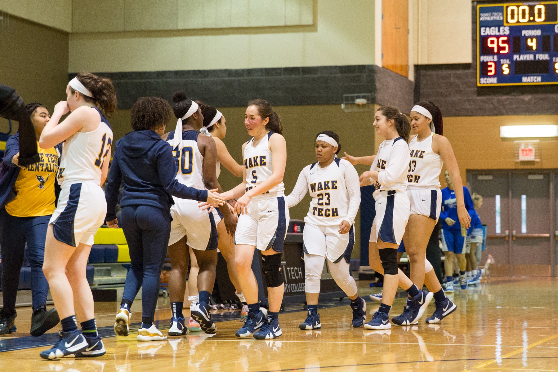 WBB: Eagles Cruise to Victory